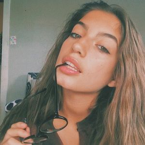 Meet your Posher, Ava